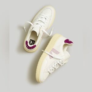 Veja V12 Magenta